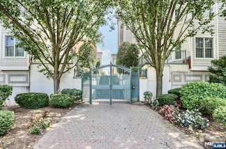340 The Promenade, Edgewater, NJ 07020