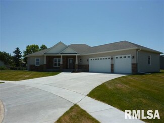 1205 Rustic View Ct, Eldridge, IA 52748