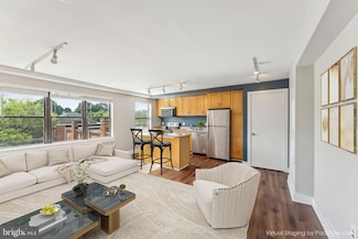 212 Oakwood St SE Unit 318, Washington, DC 20032