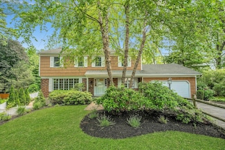 2 Berkley Cir, Eastchester, NY 10709