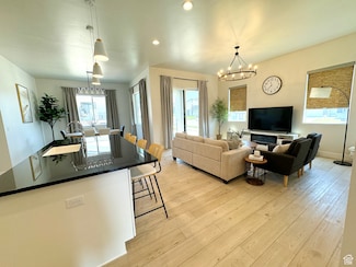 1612 W Maple Brook Ln Unit 27, Riverton, UT 84065