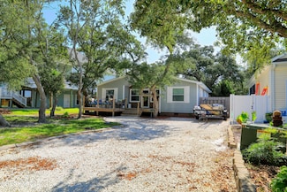 206 NE 51st St, Oak Island, NC 28465