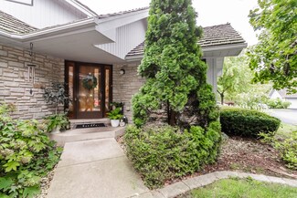 63 Malibu Ct, Burr Ridge, IL 60527