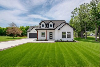 911 E Calhoun, Rice, TX 75155