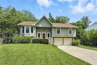 5714 NW Creekview Dr, Kansas City, MO 64152