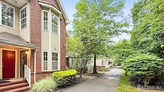 90 Forest Dr Unit 90, Piscataway, NJ 08854