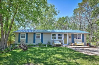 6400 River Rd, Pleasant Valley, MO 64068