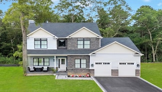 3 Cardinal Ct, Ridge, NY 11961