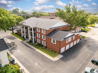 5721 Circle Dr Unit 202, Oak Lawn, IL 60453