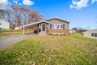 19 Thomas St, Windsor Locks, CT 06096