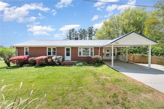 1711 Ploughboy Ln, Winston Salem, NC 27103