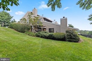 41 Overlook Dr, Clinton, NJ 08809