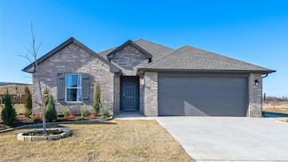 1217 E Stetson Ln, Mustang, OK 73064
