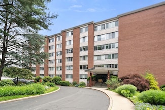22 Chestnut Place Unit 111, Brookline, MA 02445
