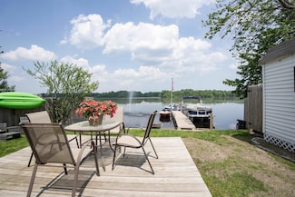 15 Maple St, Kingston, NH 03848