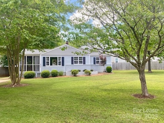5300 Buckingham Dr, Charlotte, NC 28209