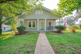 306 Caldwell St, Campobello, SC 29322
