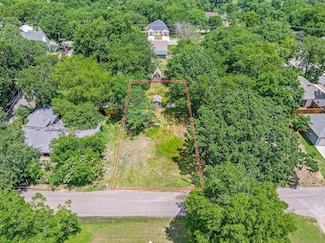 518 S 3rd St, Bonham, TX 75418