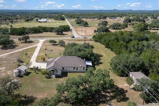 2407 Farm To Market Road 1283, Pipe Creek, TX 78063