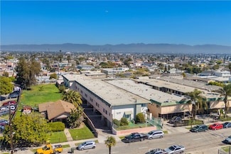 1451 W 105th St, Los Angeles, CA 90047