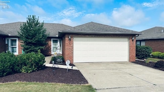 210 Crestwood Dr, Willard, OH 44890