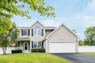 6 Danamarie Ln, Patchogue, NY 11772