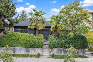 7330 11th Ave NE, Seattle, WA 98115