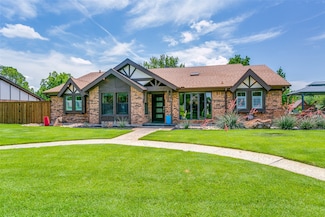 121 E Louella Dr, Hurst, TX 76054