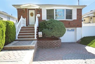 175 Willow Rd E, Staten Island, NY 10314