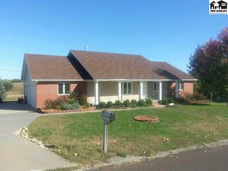 15 Lois Ln, Marion, KS 66861