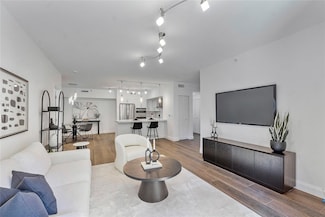 19601 E Country Club Dr Unit 7108, Miami, FL 33180