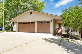 284 W Flint Hills Dr, Alma, KS 66401