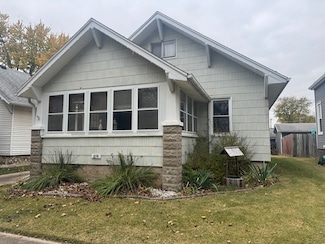 219 S Jackson St, Clinton, IL 61727