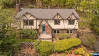 6 Hazel St, Woodland Park, NJ 07424