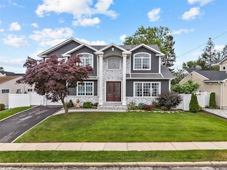 5 Vera Ave, Plainview, NY 11803
