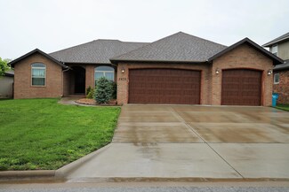 1920 N Trellis Rd, Strafford, MO 65757