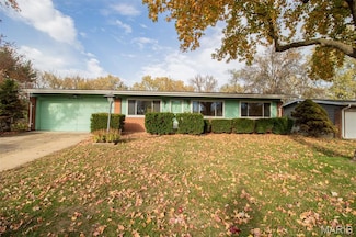 2385 Palomino Ln, Florissant, MO 63033