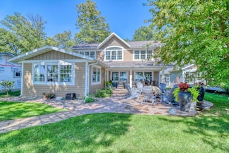 1020 W Lake Dr, Detroit Lakes, MN 56501