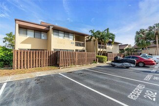 885 N Village Dr N Unit 204, Saint Petersburg, FL 33716