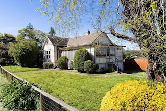 673 Lohrman Ln, Petaluma, CA 94952