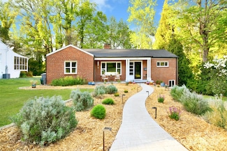 2121 Arnold Dr, Charlotte, NC 28205
