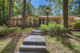 3825 Summer Ln, Huntsville, TX 77340