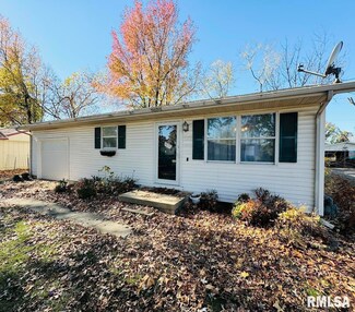 118 Randolph Dr, Centralia, IL 62801
