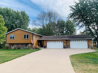 325 Evergreen St W, Vermillion, MN 55085