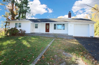 12 Gilbert Hill Rd, North Haven, CT 06473