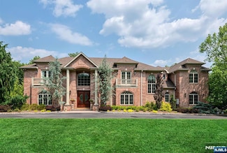 32 Briarcliff Rd, Upper Saddle River, NJ 07458