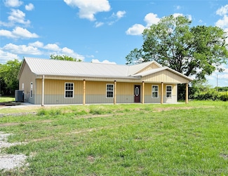 1102 W Main St, Beggs, OK 74421