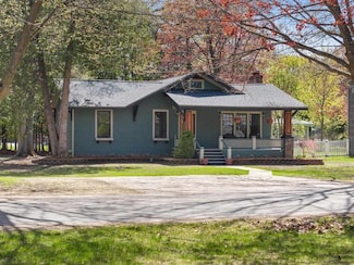 204 Elm St, Charlevoix, MI 49720