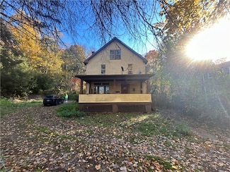 69 Duquesne Ct, Springdale, PA 15144