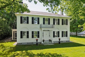 17 Wheeler House Dr, Orford, NH 03777